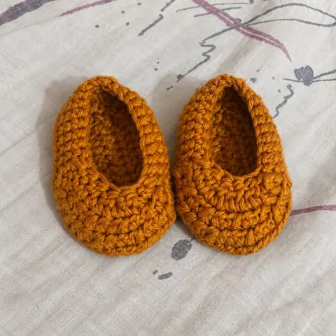 Crochet baby shoes